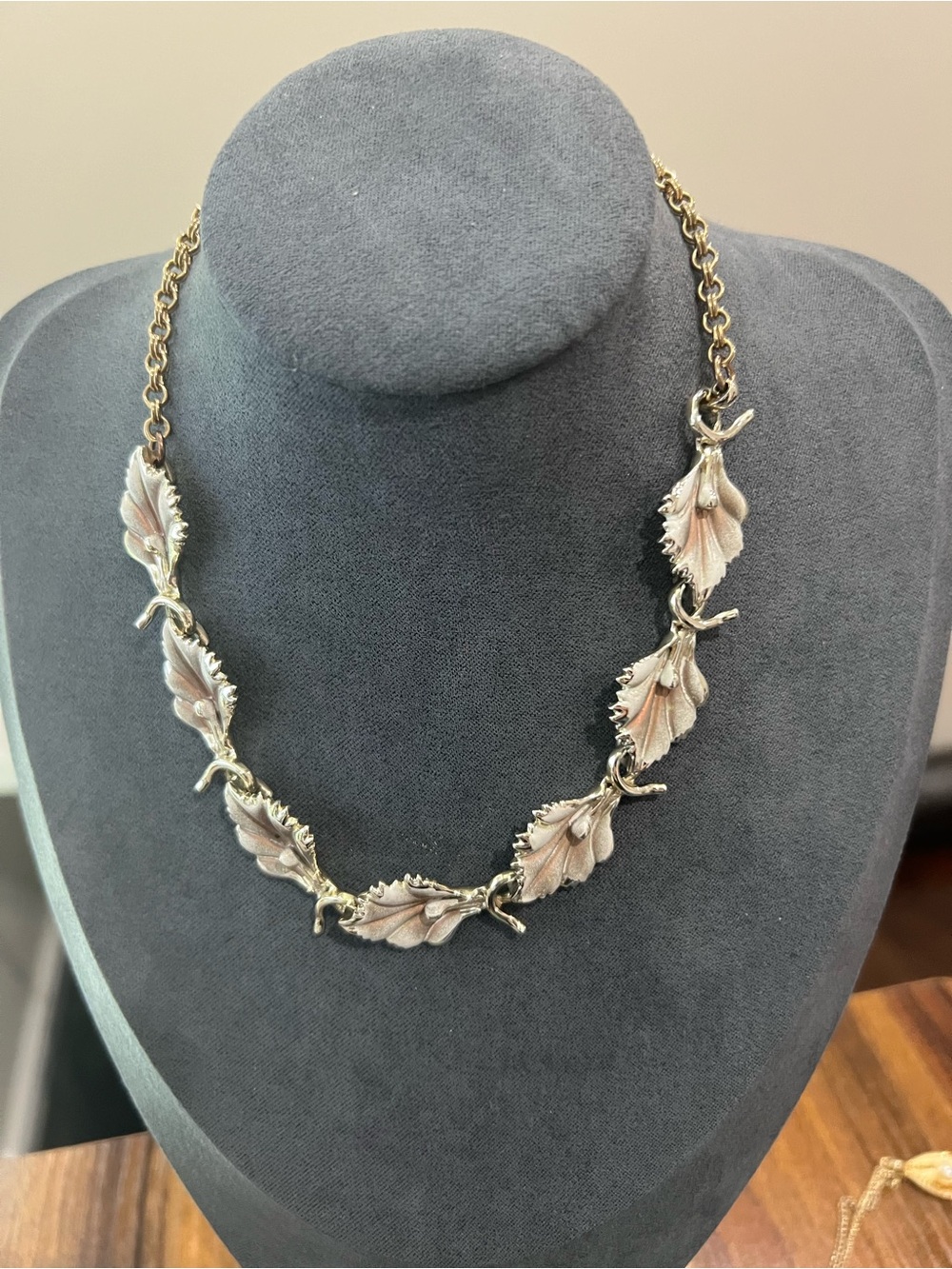 Elegant Leaf Link Necklace in Two-Tone Gold and Pink